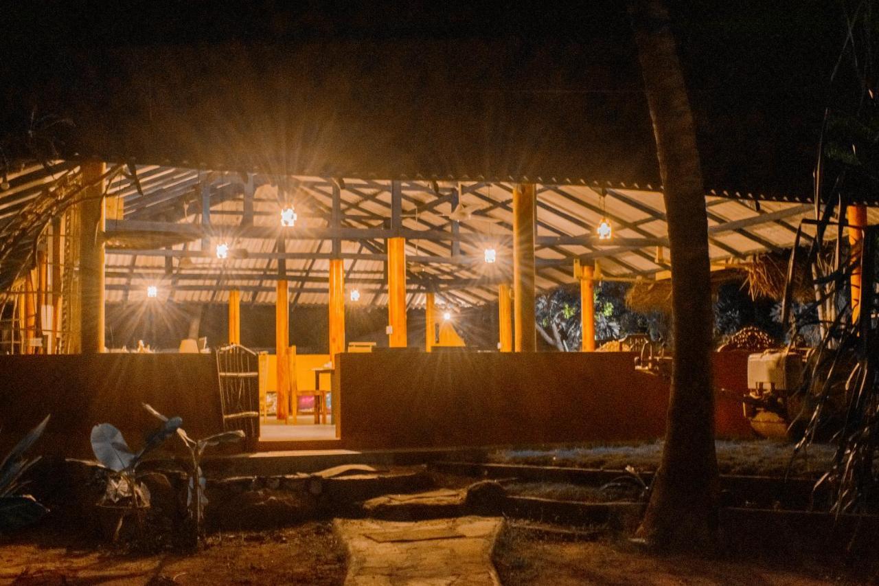 Sarada Beach Resort Yala Tissamaharama Exteriör bild
